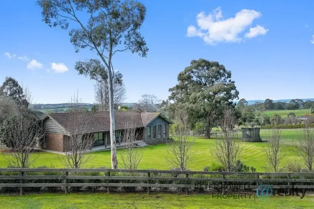 Warragul 5房  Fantastic 5 Acre LIfestyle/Horse Property with 5 Bedroom Home close to Town!