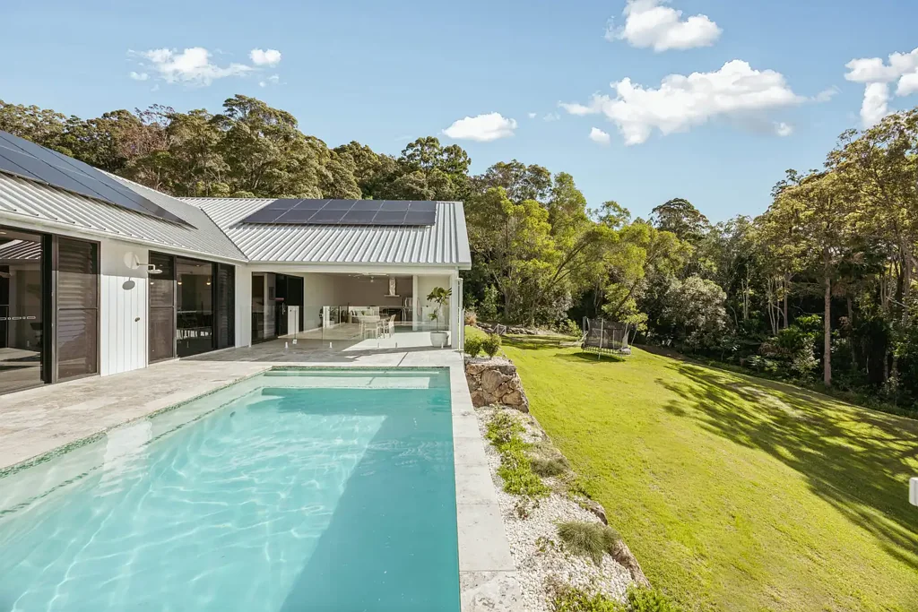 Tallebudgera 4 Slaapkamer Architectural Hinterland Retreat in Coveted Tallebudgera Springs Estate