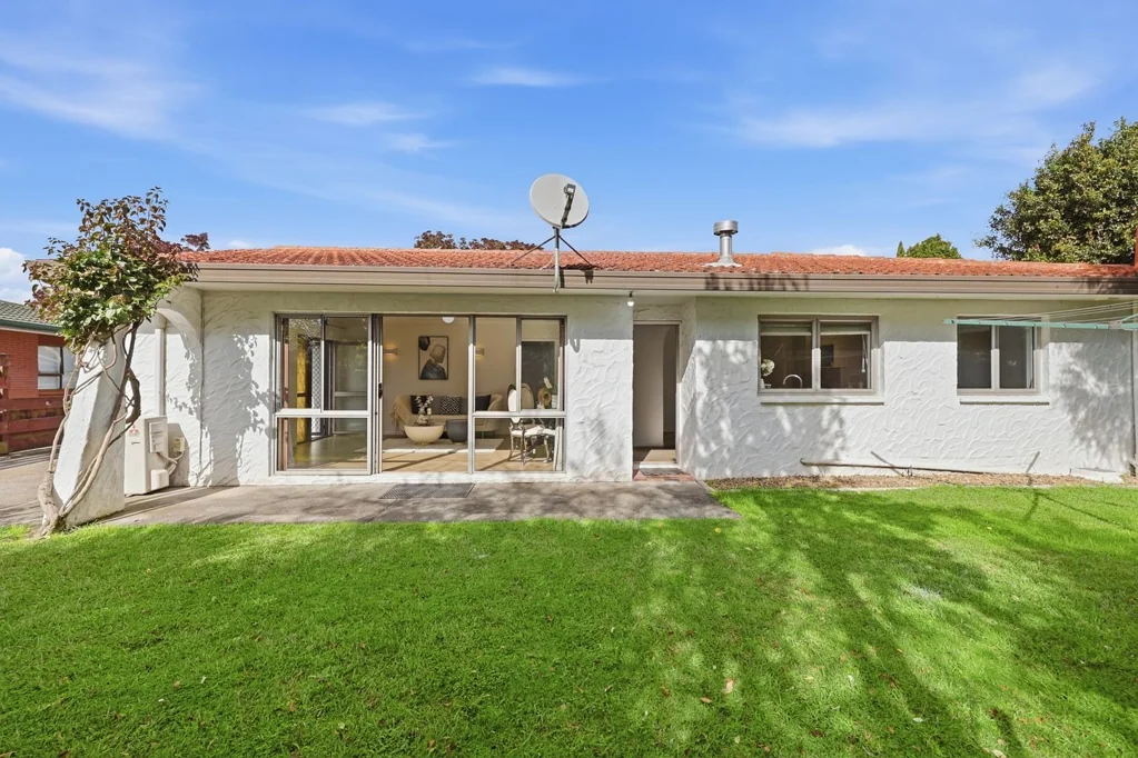 Sunny & Private 2-Bedroom Home