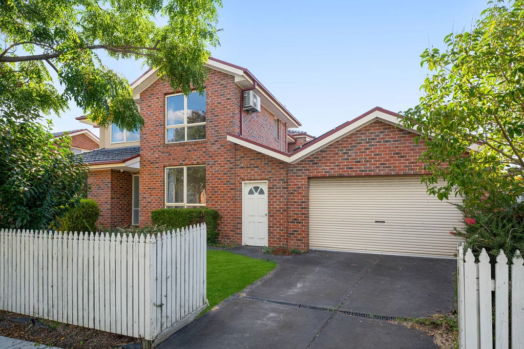 Spacious & Modern 4 Bedroom Townhouse in Prime Clayton Location