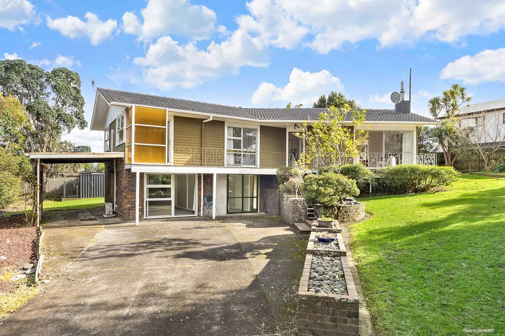 11 Grimshaw Place, Henderson, Waitakere City, Auckland