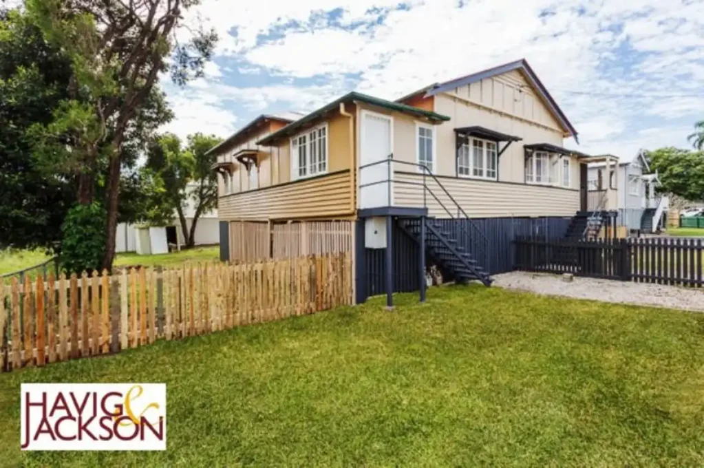 PET FRIENDLY - QUEENSLANDER DUPLEX