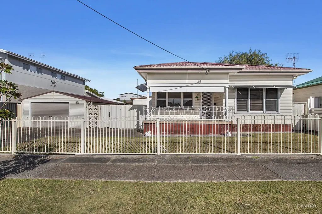 New Lambton 3房  Exciting potential on wide fronted block, stroll to village heart