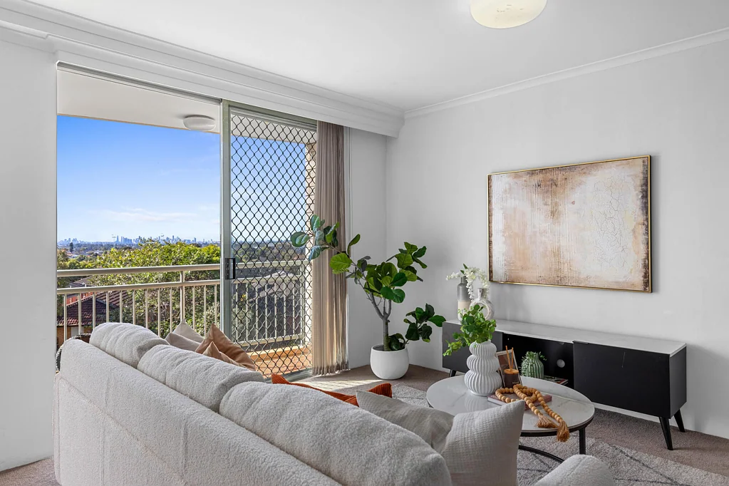 Hurstville 2Kwarto North facing life style Apartment Living with Leafy & City Skyline Views