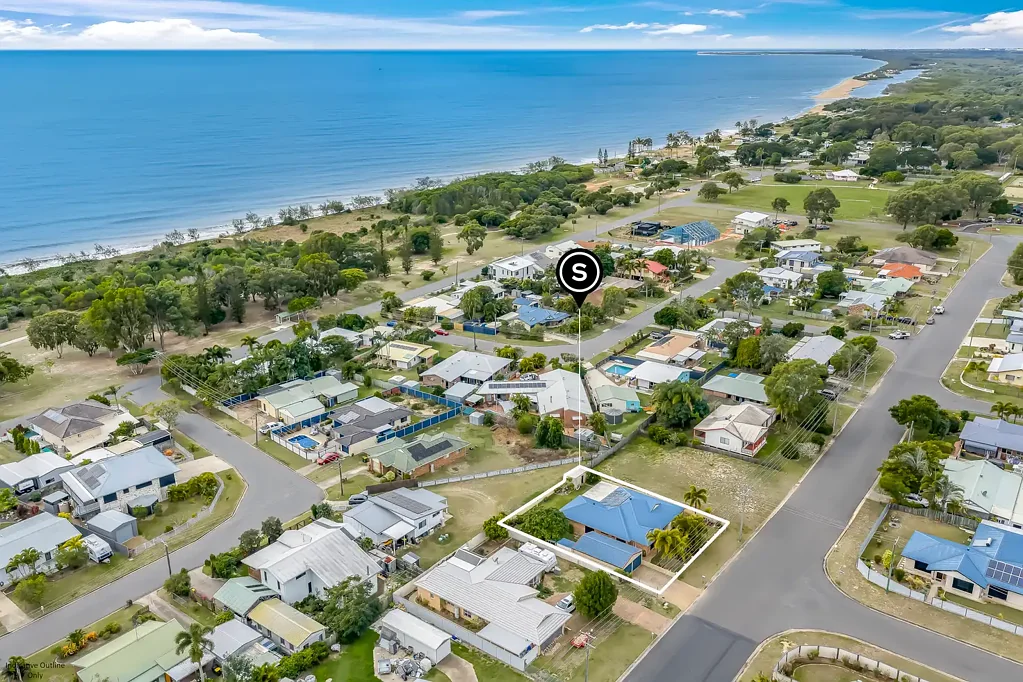 Moore Park Beach 4房  Immaculate 4-Bedroom Coastal Home with Shed - Minutes from the Beach