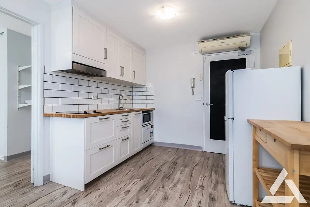 FULLY RENOVATED & FURNISHED 1 BEDROOM APARTMENT