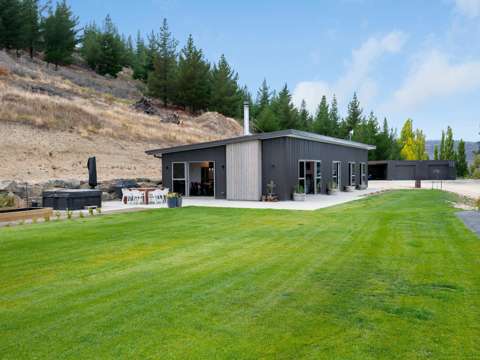 Alexandra 4房  Modern Family Home Near Rail Trail & Cafes!
