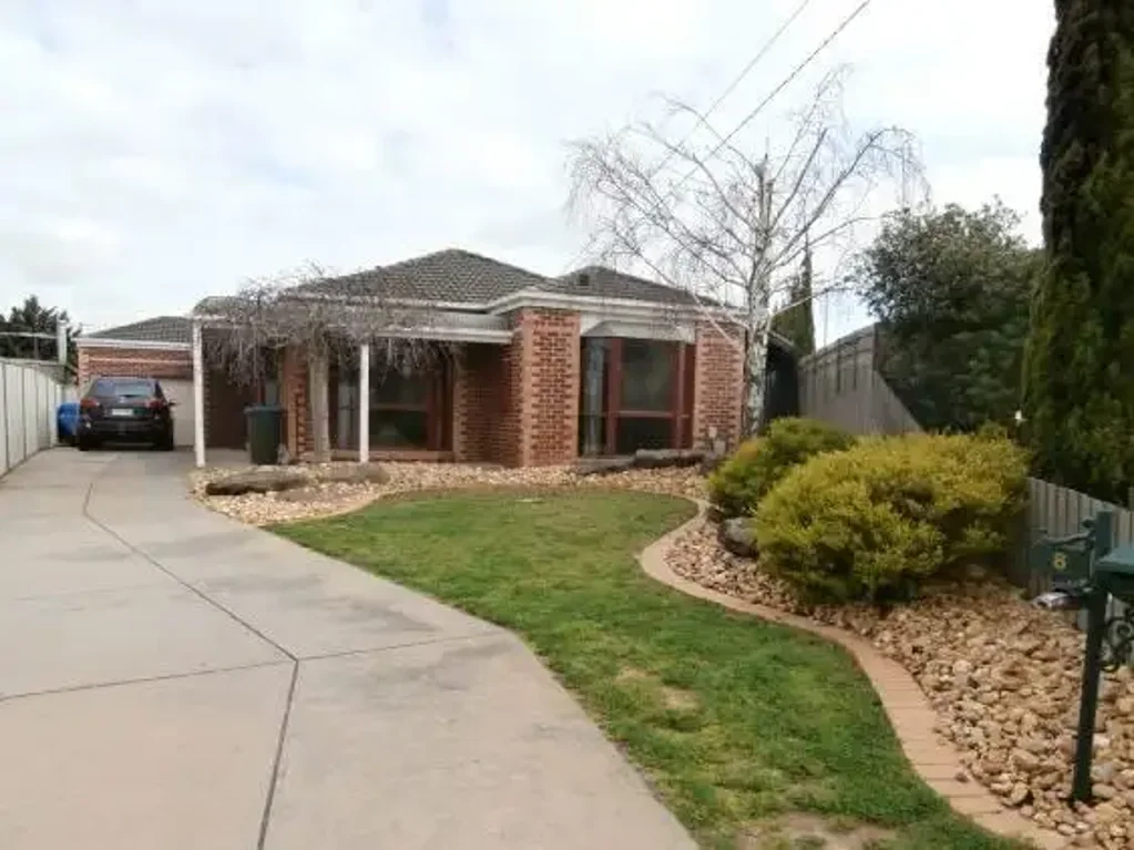 MODERN 4 BEDROOM HOME.