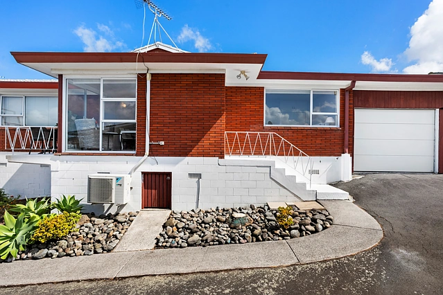 2/127 White Swan Road, Mount Roskill, Auckland City