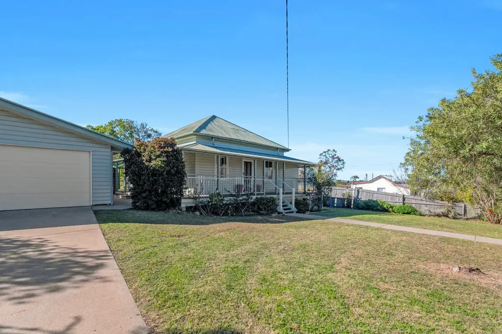 Warwick 3ਬੈੱਡਰੂਮ BEAUTIFUL CHARACTER HOME ON 1427M² – TIMELESS CHARM WITH EXCEPTIONAL SHEDDING