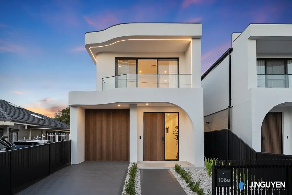 Canley Vale 5 Slaapkamer Brand New Masterpiece on Canley Vale’s Most Prestigious Street
