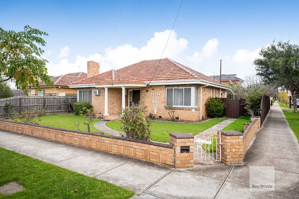 Pascoe Vale 3ห้องนอน Immense Potential on 632m2 to Renovate, Rebuild or Develop (subject to council approval)