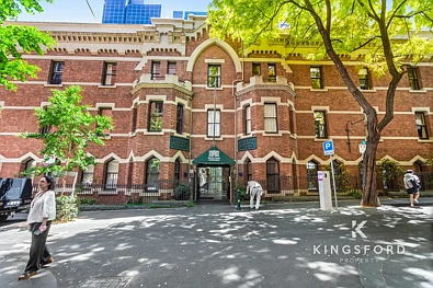 Melbourne 2chambre Timeless Charm with Endless Potential in a Heritage Gem