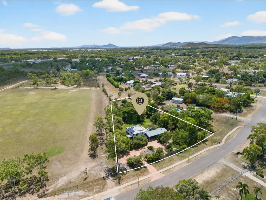 Deeragun 4房  Exceptional Value on Acreage – Spacious Family Home with Shed, Studio & Endless Potential