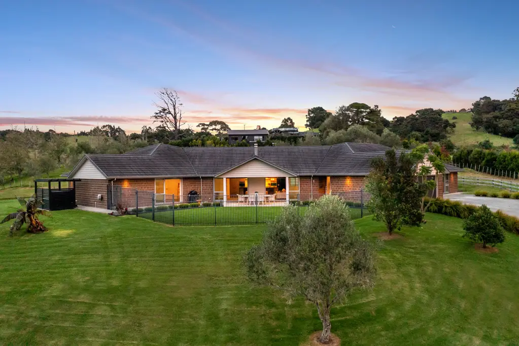 Dairy Flat 6房  Modern Country Living - Move-In Ready on 1 Ha+