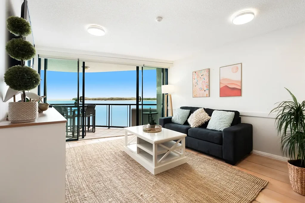 Caloundra 1ਬੈੱਡਰੂਮ Coastal Perfection in Prime Beachfront Position