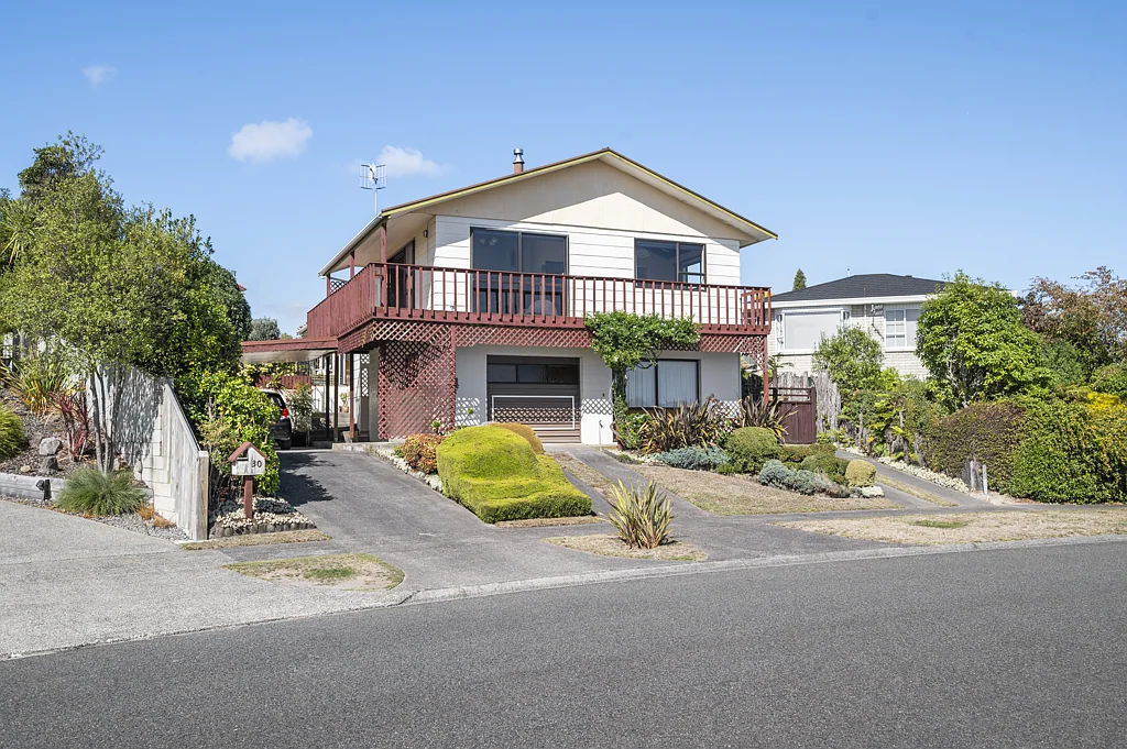 Richmond Heights 4 Bedroom Sun, views and space
