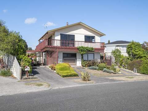 Richmond Heights 4房  Sun, views and space