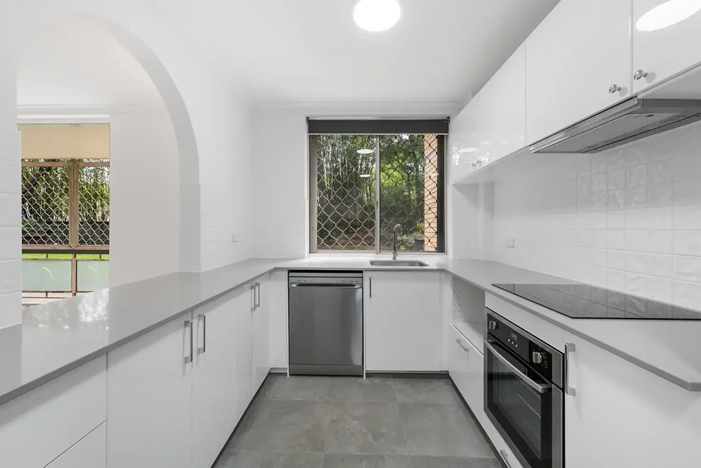 3 Bedroom Renovated Apartment in Hamilton