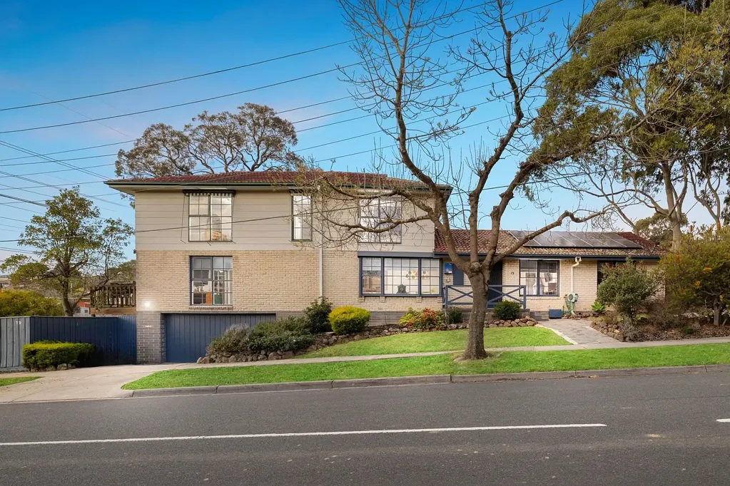 19 Sampson Drive, Mount Waverley, VIC 3149
