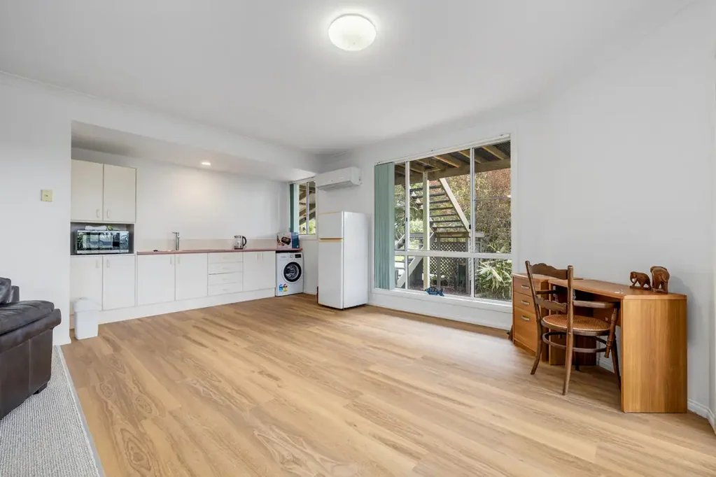 Spacious Self Contained Flat - Electricity & water included
