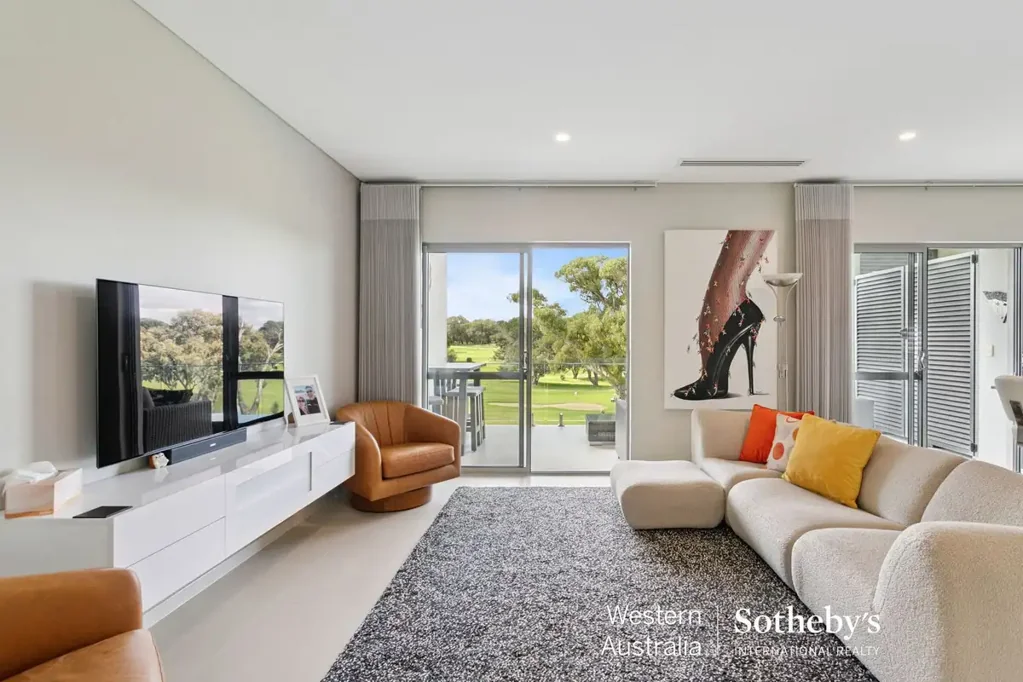 Yanchep 2Moenga Modern Golf Course Living with Unrivalled Views.
