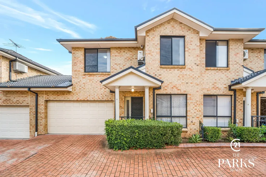 Fairfield Heights 3Zimmer Low Maintenance 3 Bedroom Townhouse in a Prime Location