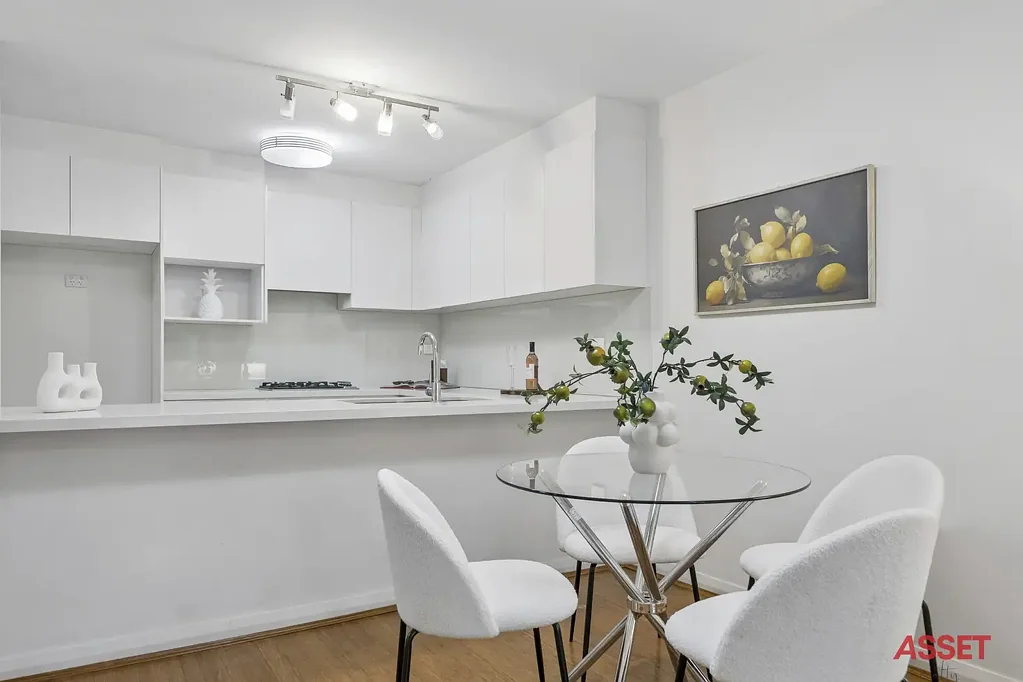 Gordon 2غرفة نوم Modern Ground-Floor Sanctuary with Sun-Drenched Courtyard
50m to Gordon shopping centre and 400m to station!