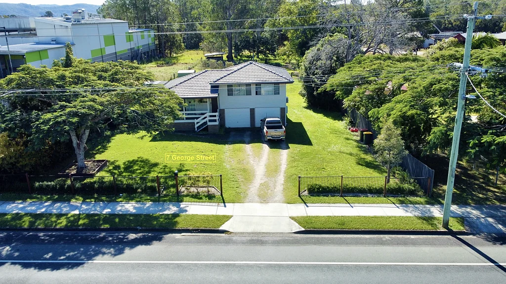 Woodford Town Convenience with Side Access