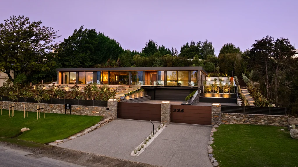 Wanaka 4Kwarto Lakeshore Living - Architectural Masterpiece
