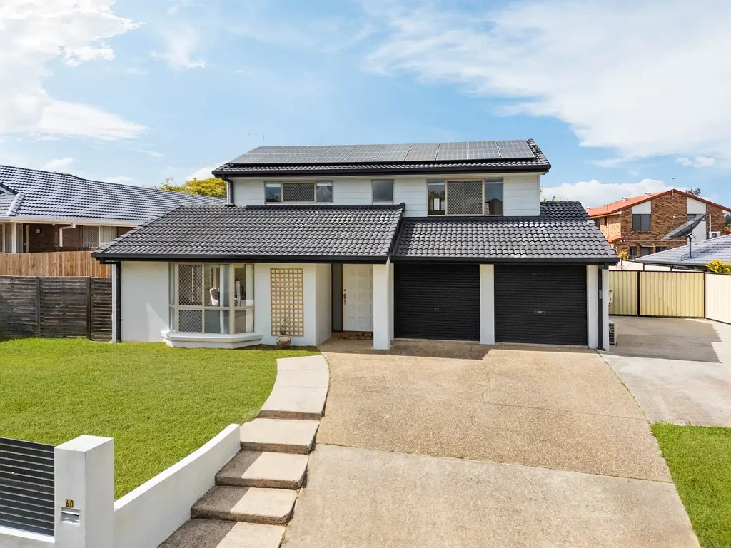 Calamvale 5chambre An Expansive 806sqm Family Sanctuary Crafted for Modern Living and Dual Living Potential