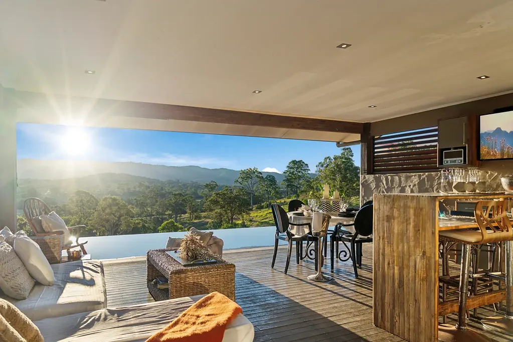 Mount Nathan 7房  4 Separate Dwellings With Sensational Mountain Views