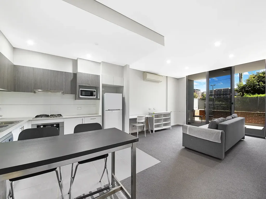 One Bedroom Unit in Ultra Convenient Location