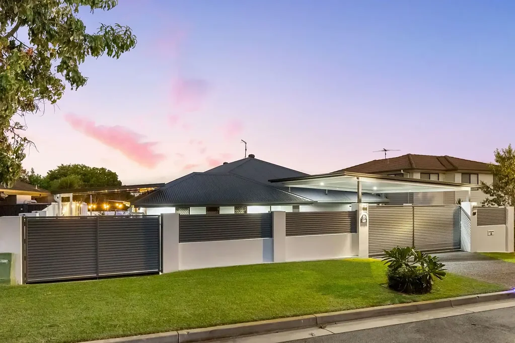 Pimpama 4Kwarto Perfectly Positioned, Privately Secured, and Packed with Features