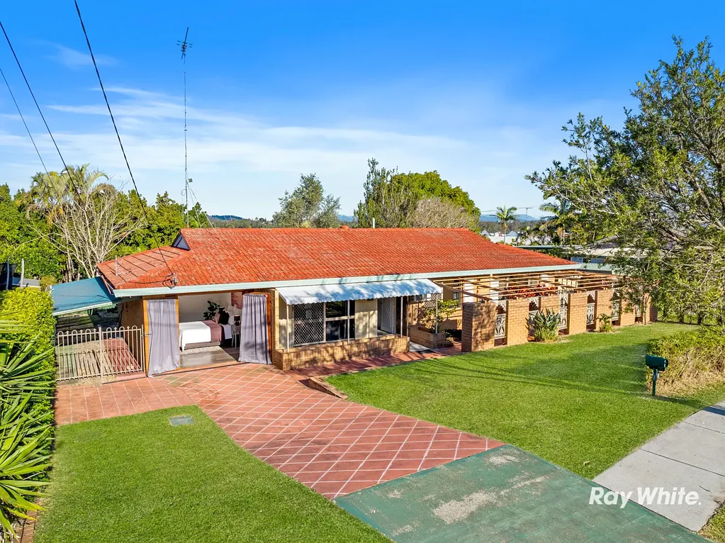 Springwood 3બેડરૂમ All the Feel of a Renovated "4 Beds 2 Baths*" Without the Price Tag | Walk To Top School (JPC) & Shops