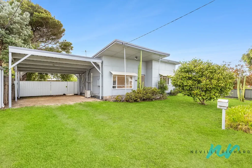 St Leonards 2 Slaapkamer Bayside Beach House Opportunity on Generous Parcel in Blue-Chip Location