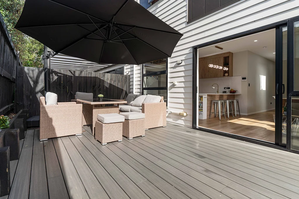 Mangere Bridge 4 Bedroom Best in the Block. Large Kitchen & Dining
