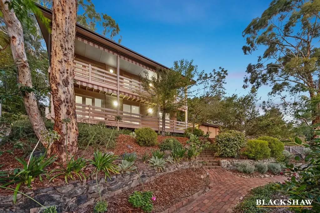 Garran 4غرفة نوم Immaculately presented family home, perfect blend of charming character and modern comforts