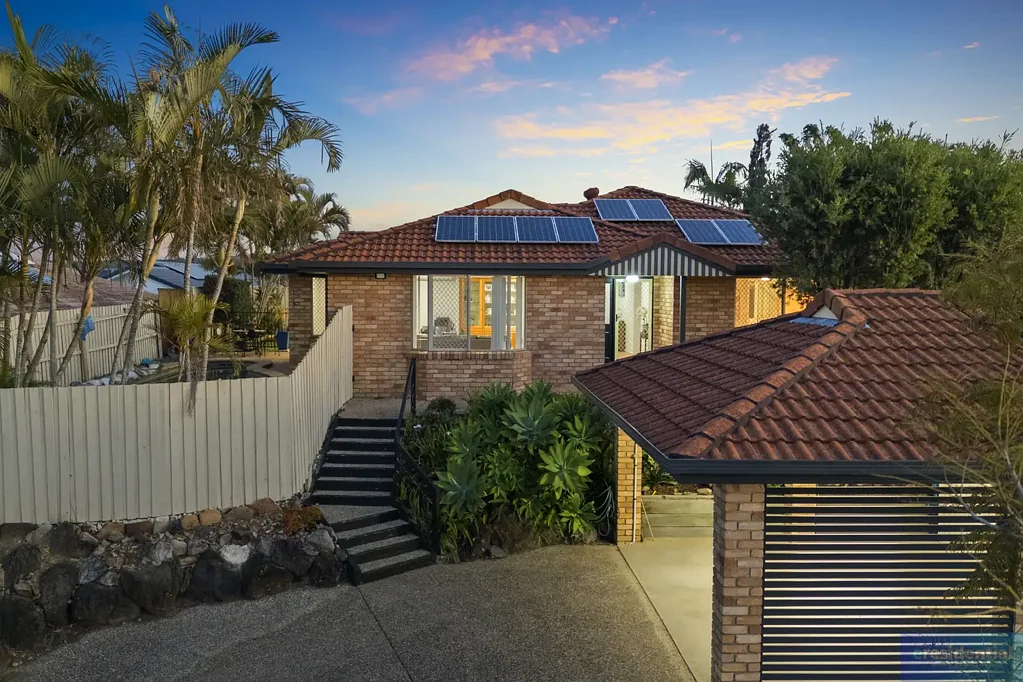 Edens Landing 4房  Elevated Living With a Stylish Interior and Treetop Views