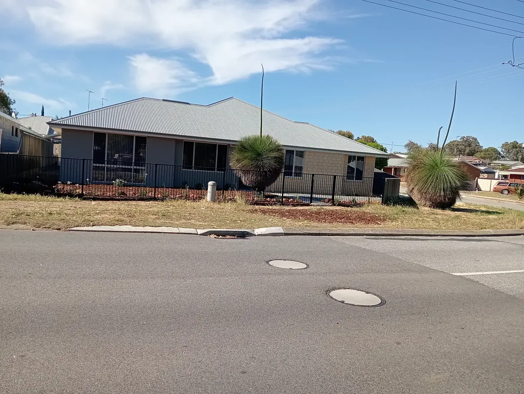 New 4X2 home 500m to the beach