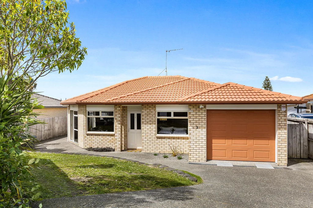 Orewa 3침실 Refreshed, Easy Living & Ideally Located