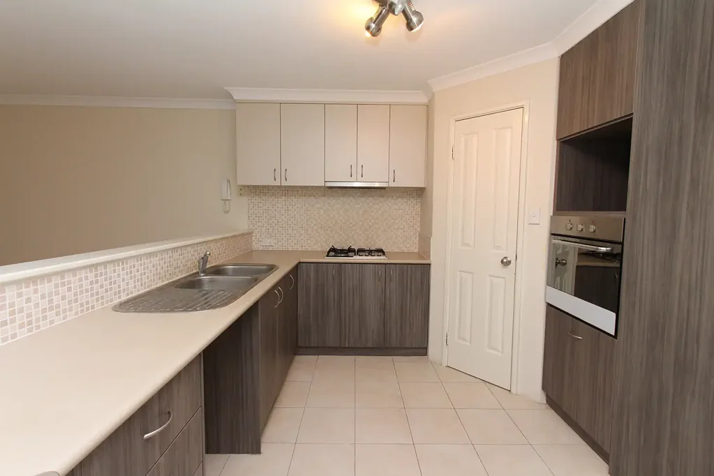 EASY TO MAINTAIN, SPACIOUS AND GREAT LOCATION!