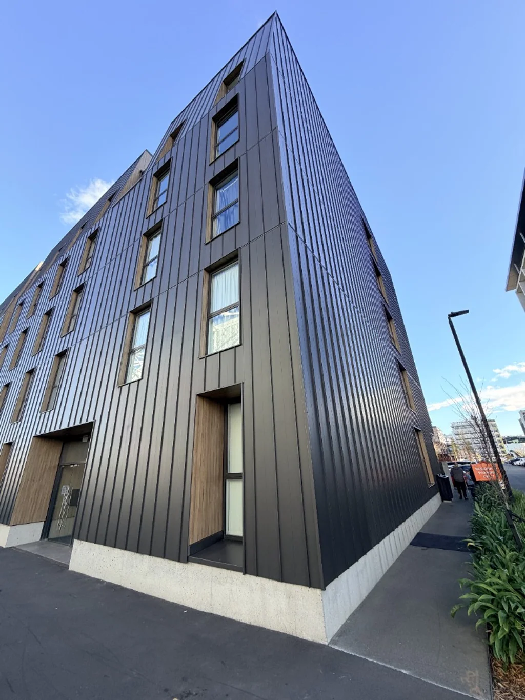 City Pad With Parking !!