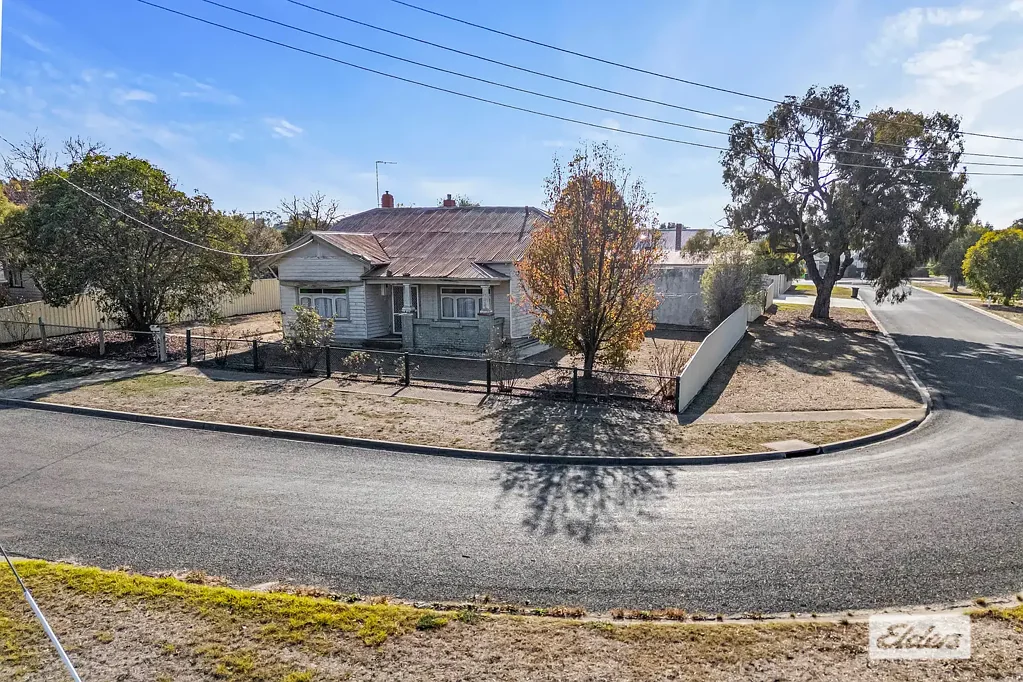 Ararat 3Habitaciones 994sqm Prime Corner Allotment with up to 6 Months Settlement – Develop, Renovate or Invest