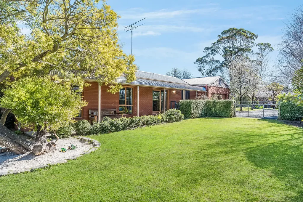 Inverleigh 4 Bedroom Character, Comfort & Convenience in the Heart of Inverleigh