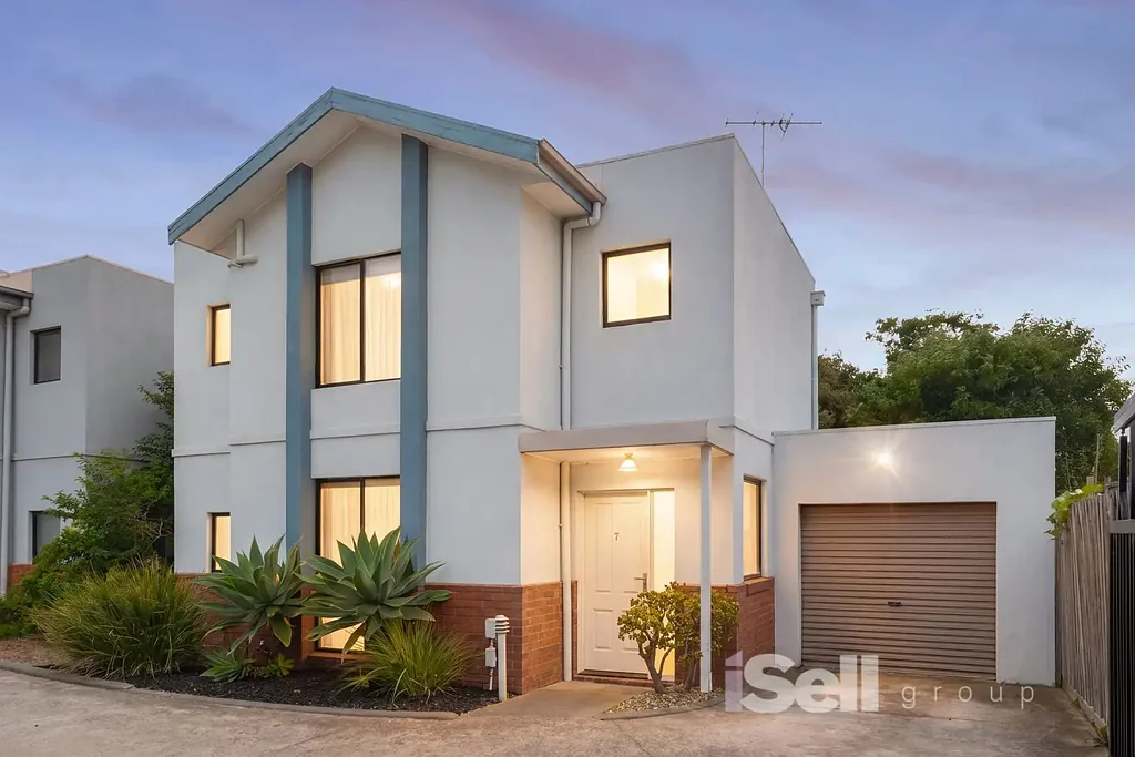 Bentleigh East 3Zimmer AFFORDABLE ENTRY INTO THE COVETED McKINNON SECONDARY ZONE