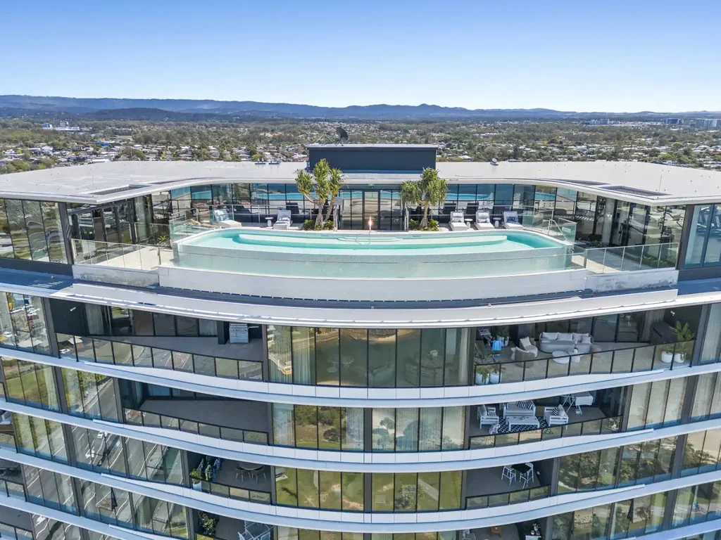 Modern Waterfront Apartment with Panoramic Broadwater Views!