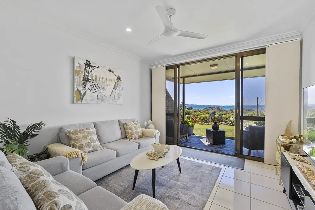 Meikleville Hill 2 Bedroom Coastal Living with Ocean Views - Walk In & Enjoy