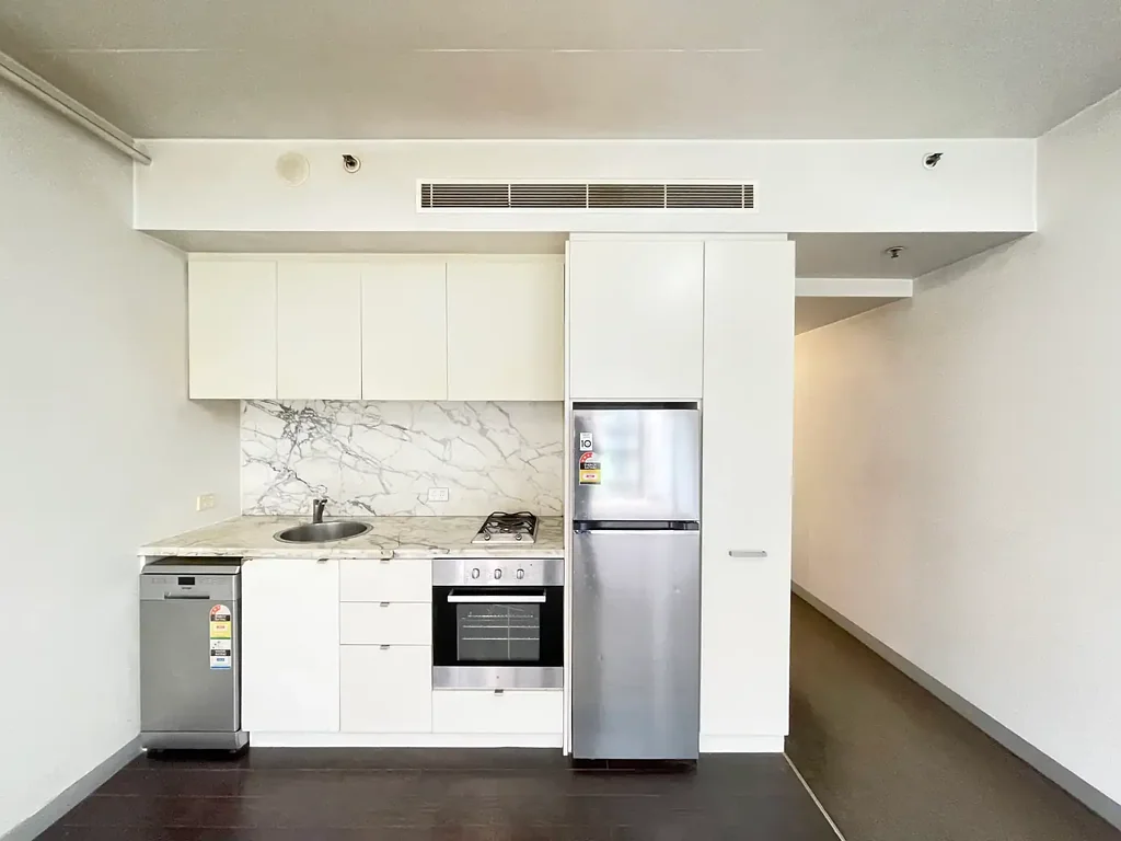 Prime Docklands Location, Stylish One Bedroom One Bathroom Apartment