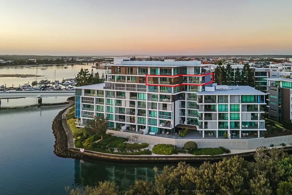 Paradise Point 3房  Stylish Sub-Penthouse on Ephraim Island - 'Amazing Broadwater & Skyline Views'